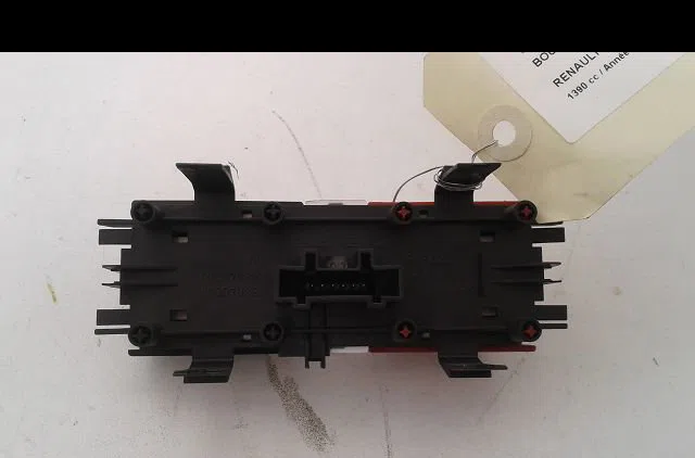 Bouton de warning Renault MEGANE II (BM0-1_, CM0-1_) 1.4 16v (bm0b, cm0b) (2002-2008) occasion