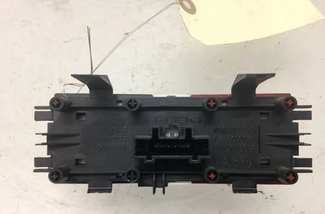 Bouton de warning Renault MEGANE II (BM0-1_, CM0-1_) 1.9 dci (bm0g, cm0g) (2002-2008) 5 portes occasion — photo 2