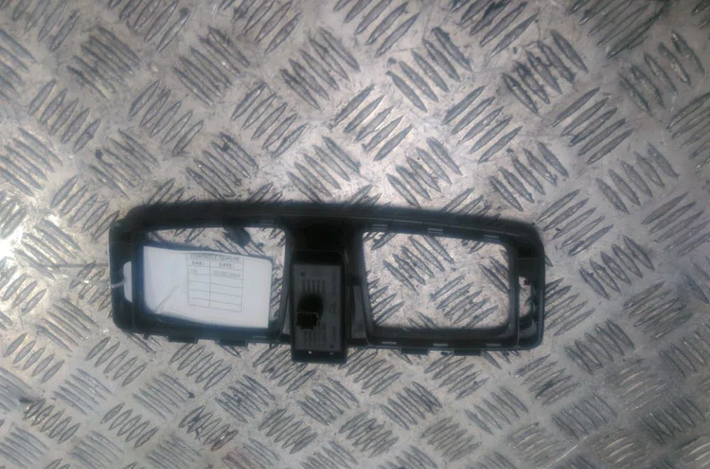 Bouton de warning Renault MEGANE III 3-5 portes (BZ0-1_, B3_) 1.5 dci (2009) 5 portes occasion