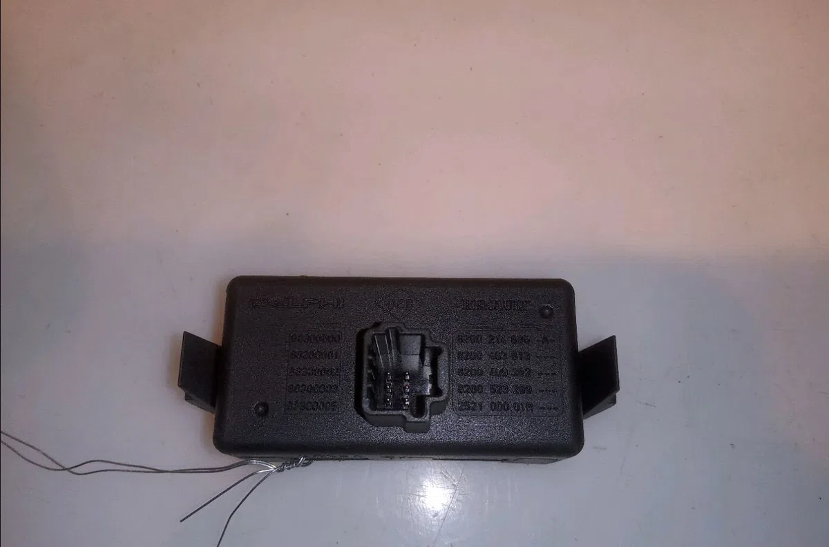 Bouton de warning Renault MEGANE III Coupé (DZ0-1_) 1.4 tce (dz0f, dz1v) (2009) occasion