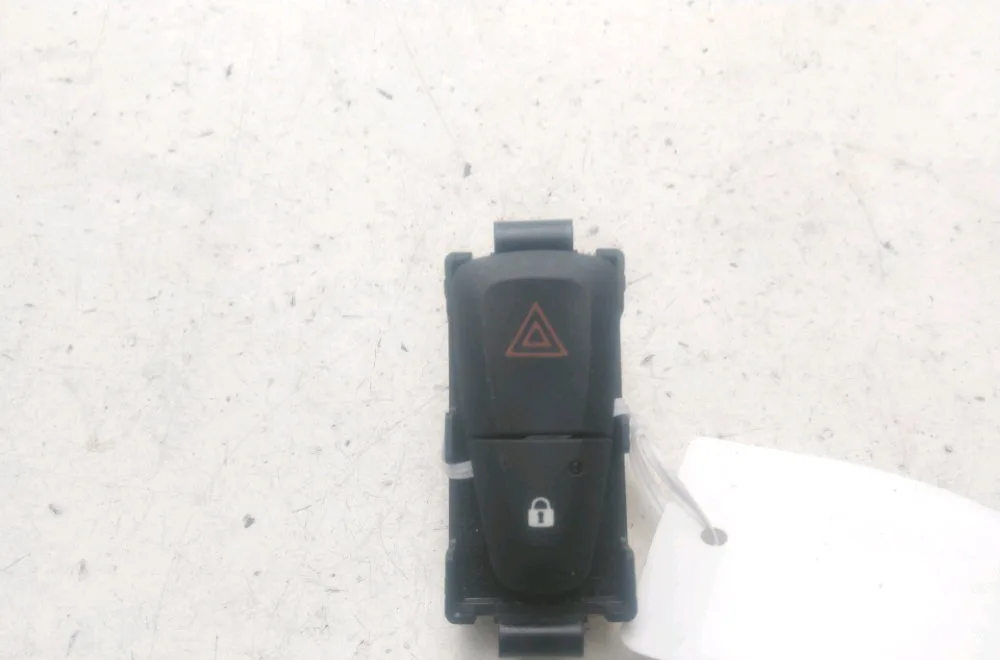 Bouton de warning Renault MEGANE III Grandtour (KZ0-1) 1.5 dci (kz09, kz0d, kz1g, kz29, kz14, kz1w, kz10, kz1f,... (2009) 5 portes occasion