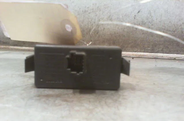 Bouton de warning RENAULT MEGANE III Phase 1 11-2008--01-2012 occasion — photo 2