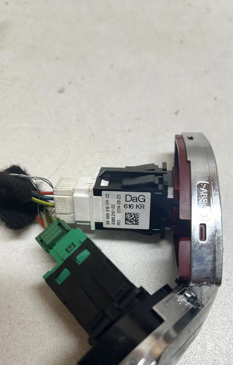 Bouton de warning Renault MODUS - GRAND MODUS (F-JP0_) 1.5 dci (fp0e, jp0e) (2004) occasion — photo 4