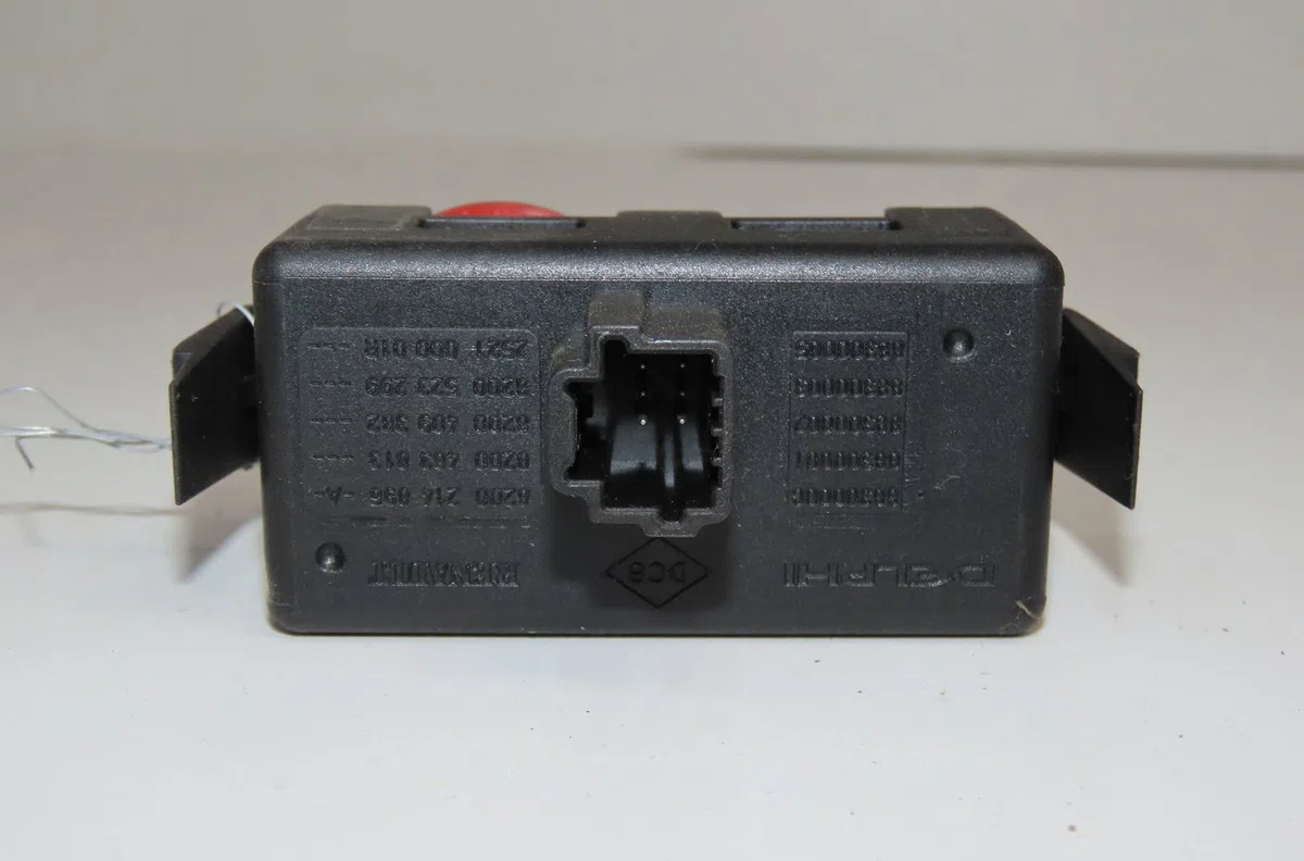 Bouton de warning Renault MODUS - GRAND MODUS (F-JP0_) 1.5 dci (fp0f, jp0f) (2004) 5 portes occasion
