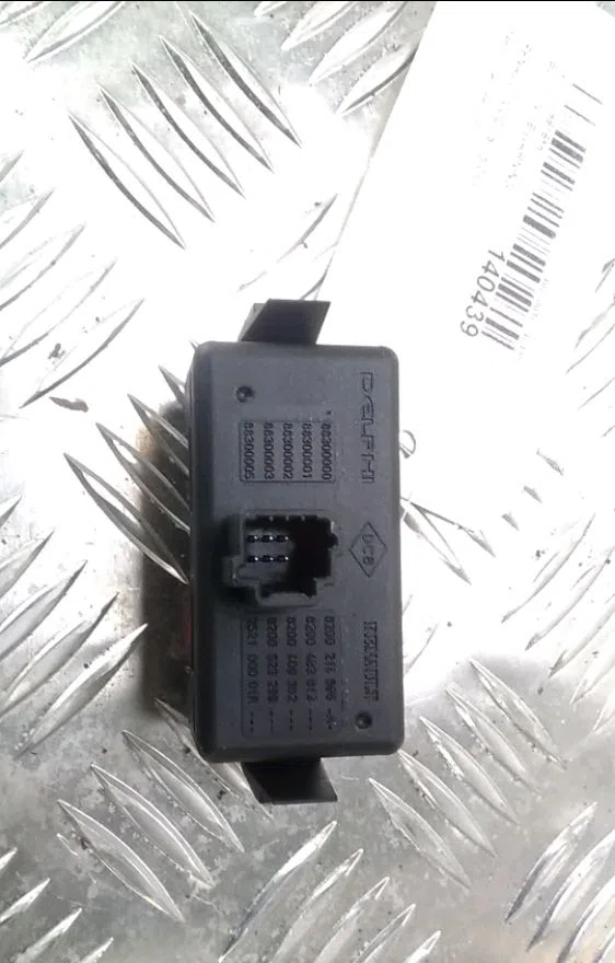 Bouton de warning Renault MODUS - GRAND MODUS (F-JP0_) 1.5 dci (jp02) (2007) occasion — photo 2