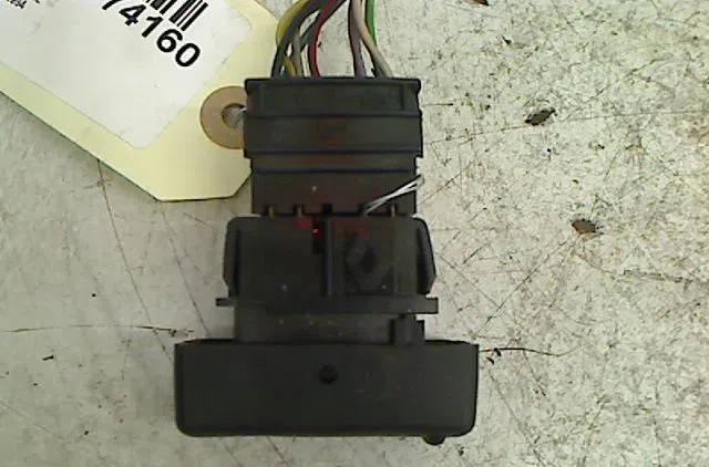 Bouton de warning RENAULT R19 occasion — photo 2