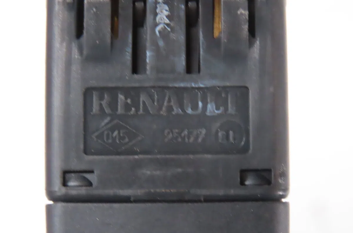 Bouton de warning Renault SCÉNIC I Monospace (JA0-1_, FA0_) 1.9 dti (ja0n) (1999-2003) occasion — photo 3