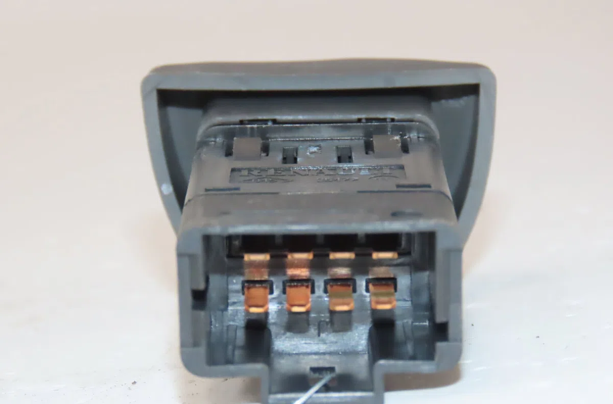 Bouton de warning Renault SCÉNIC I Monospace (JA0-1_, FA0_) 1.9 dti (ja0n) (1999-2003) occasion — photo 4