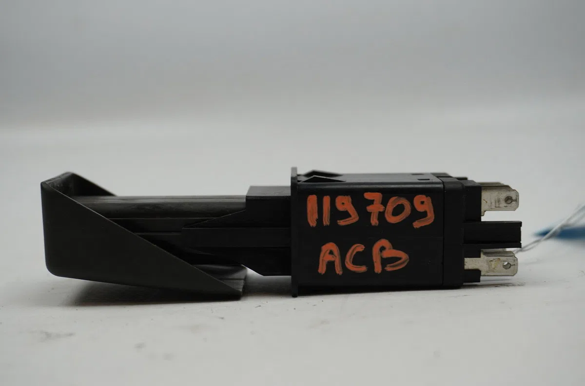 Bouton de warning Renault SUPER 5 (B-C40_) 1.1 (1989-1990) 5 portes occasion
