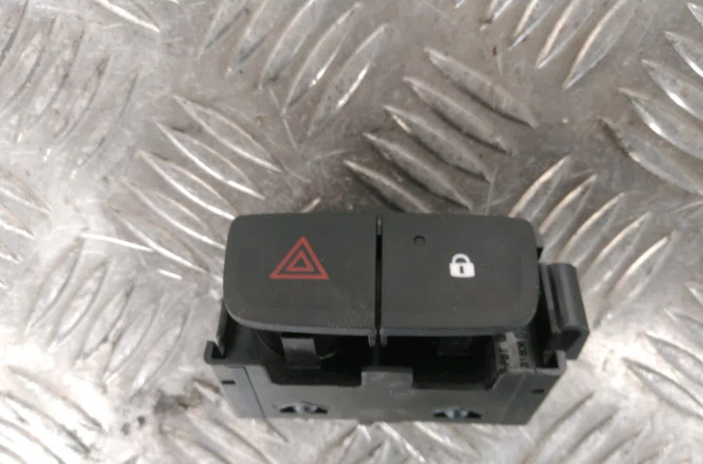 Bouton de warning Renault TRAFIC III Camionnette (FG_) 1.6 dci 120 (fgmb) (2014) occasion — photo 2