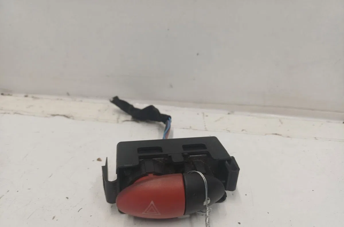 Bouton de warning RENAULT TWINGO 2 PHASE 1 occasion — photo 2