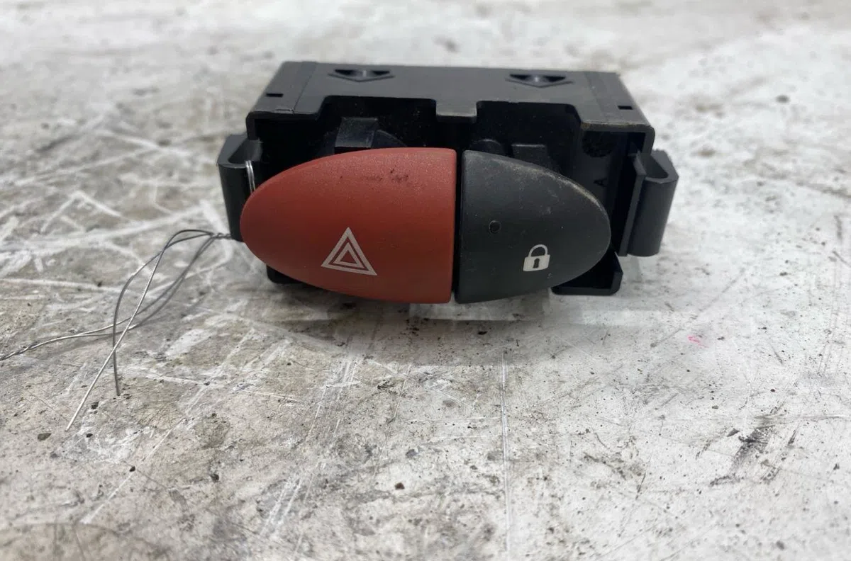 Bouton de warning RENAULT TWINGO 2 PHASE 2 occasion