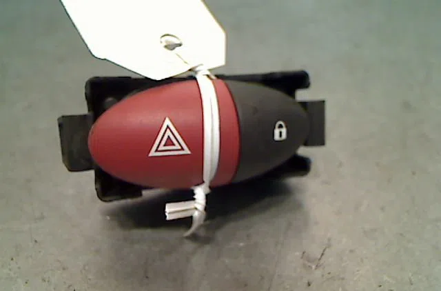 Bouton de warning RENAULT TWINGO 2009 occasion — photo 2