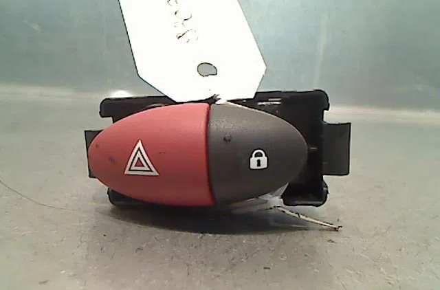 Bouton de warning RENAULT TWINGO 2011 occasion — photo 2