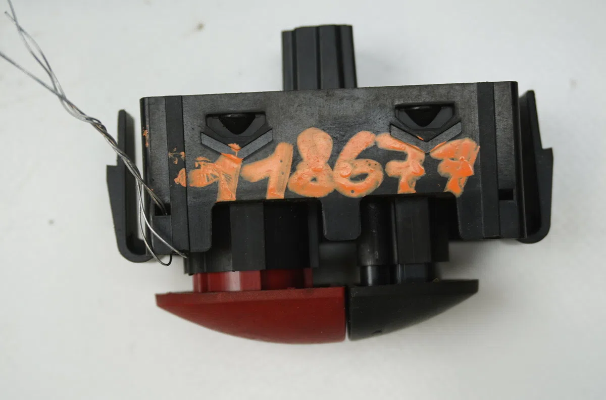 Bouton de warning Renault TWINGO II (CN0_) 1.5 dci 75 (2010) 3 portes occasion — photo 2