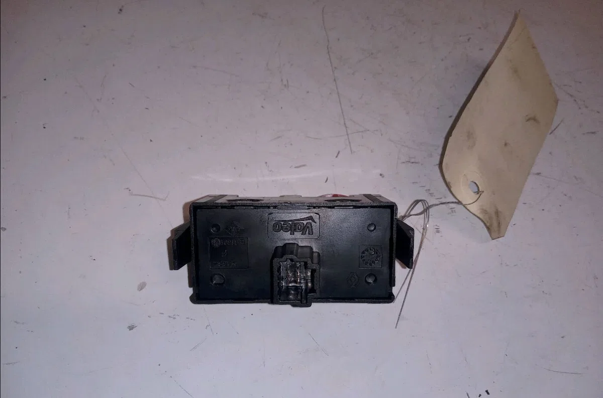 Bouton de warning Renault TWINGO III (BCM_, BCA_) 0.9 tce 90 (2014) 5 portes occasion