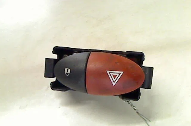 Bouton de warning RENAULT TWINGO occasion — photo 2