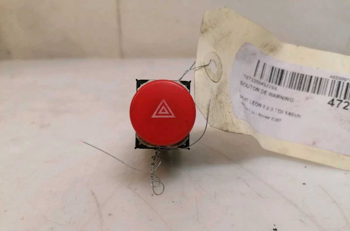 Bouton de warning Seat LEON (1P1) 2.0 tdi 16v (2005-2012) occasion