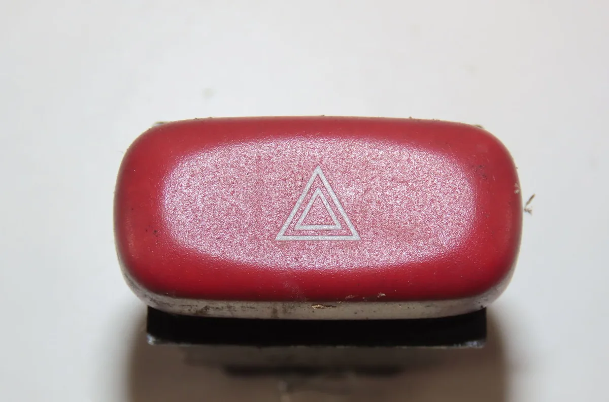Bouton de warning Suzuki GRAND VITARA I (FT, HT) 2.0 hdi 110 4x4 (sq 420d) (2001-2003) occasion