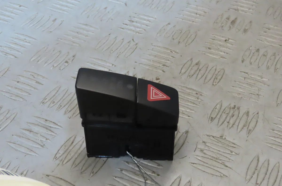 Bouton de warning SUZUKI SWIFT 2012 occasion — photo 2