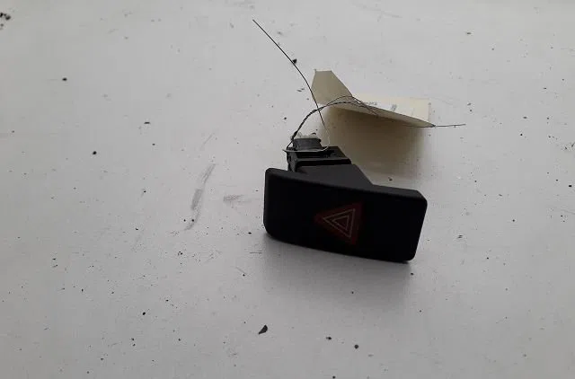 Bouton de warning Suzuki SWIFT III (MZ, EZ) 1.3 (rs 413) (2005) occasion