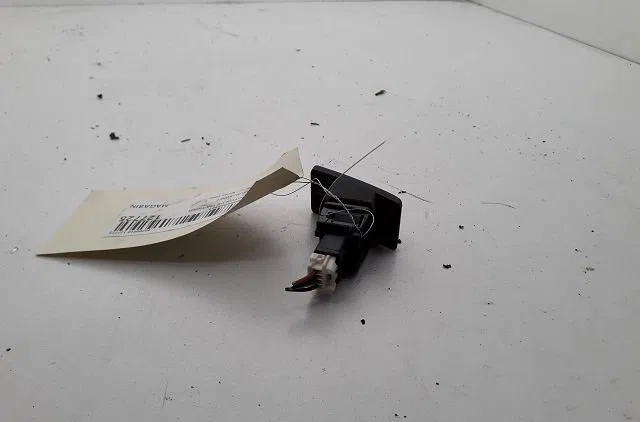 Bouton de warning Suzuki SWIFT III (MZ, EZ) 1.3 (rs 413) (2005) occasion — photo 2