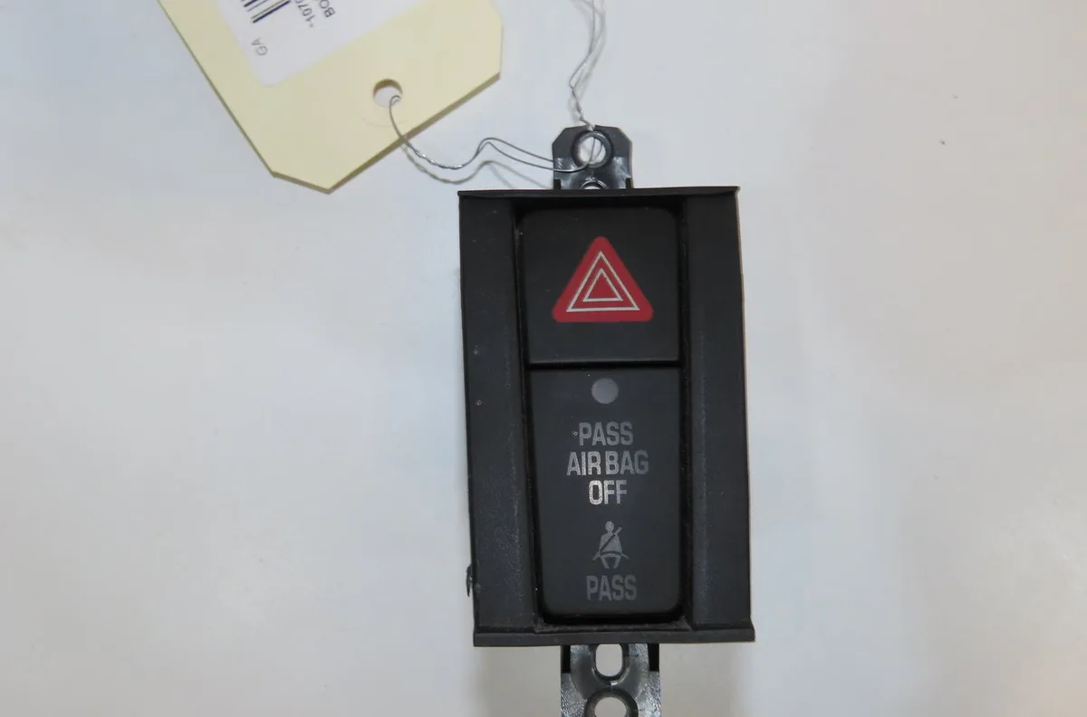 Bouton de warning Suzuki SWIFT IV (FZ, NZ) 1.3 ddis (azg 413d) (2010) 3 portes occasion
