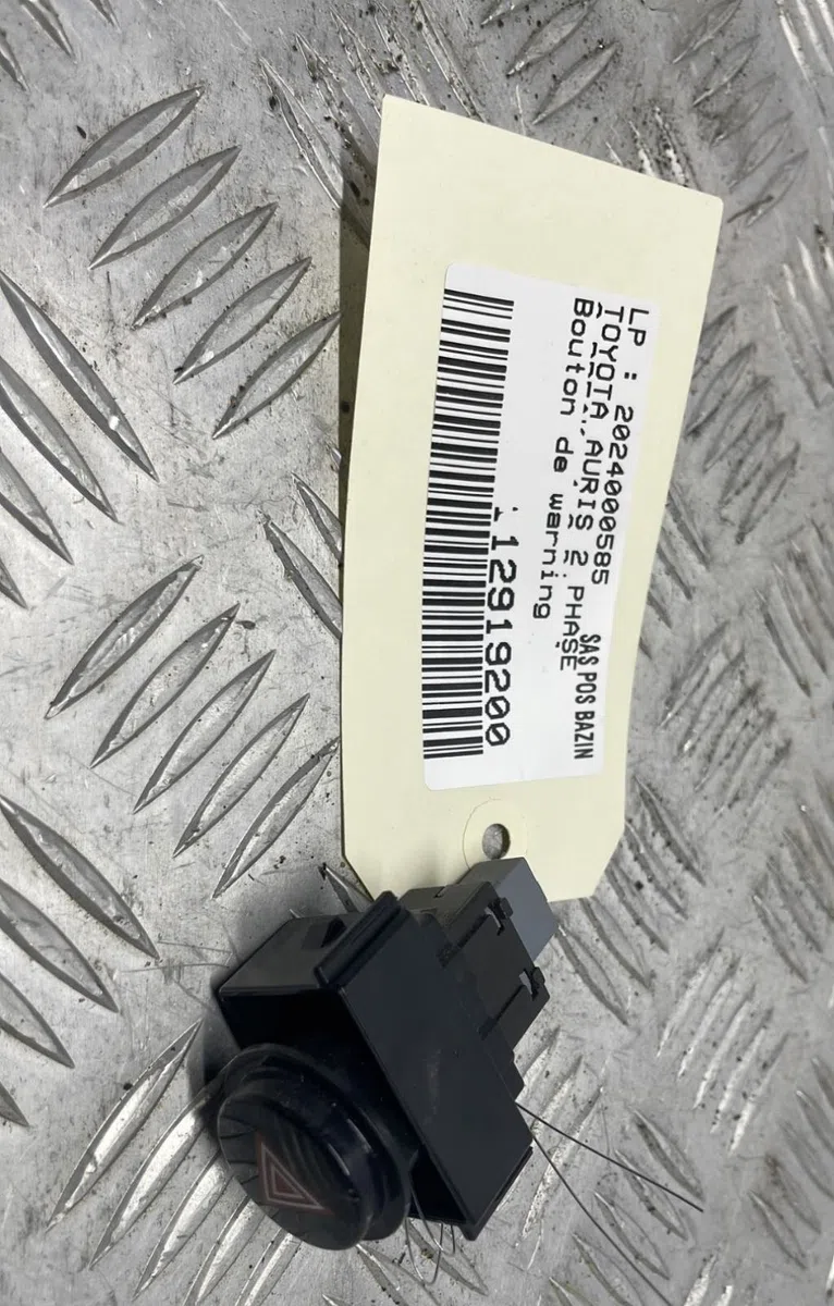 Bouton de warning TOYOTA AURIS 2 PHASE 2 BREAK occasion — photo 2