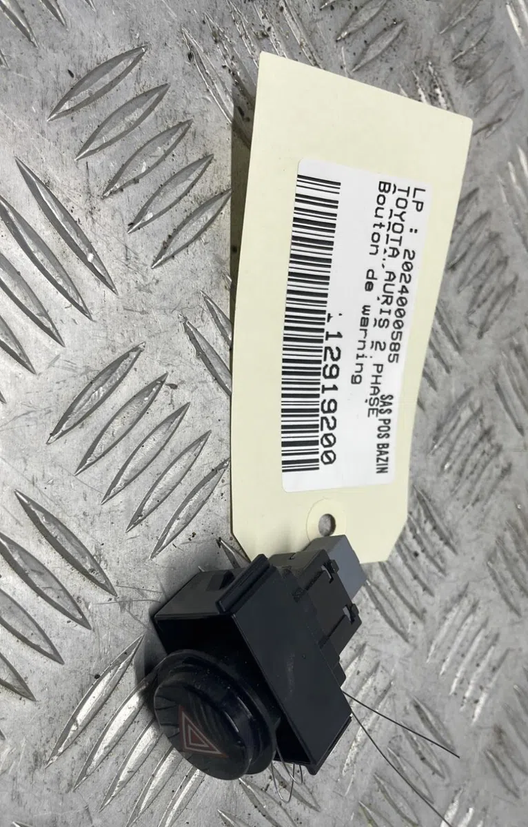 Bouton de warning TOYOTA AURIS 2 PHASE 2 BREAK occasion — photo 3