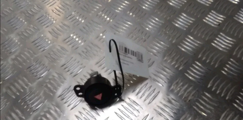 Bouton de warning Toyota AYGO (_B4_) 1.0 vvti (kgb40) (2018) occasion