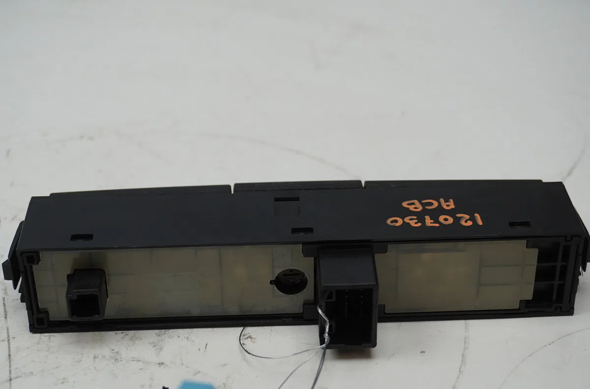 Bouton de warning Toyota COROLLA Verso (ZER_, ZZE12_, R1_) 2.2 d-4d (aur10_) (2005-2009) 5 portes occasion