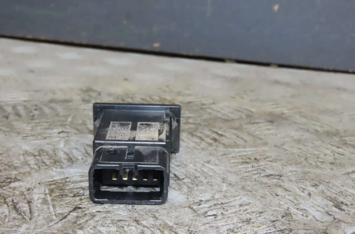 Bouton de warning Toyota LAND CRUISER 90 (_J9_) 3.0 d-4d 4wd (kdj90_, kdj95_) (2000-2002) occasion — photo 2