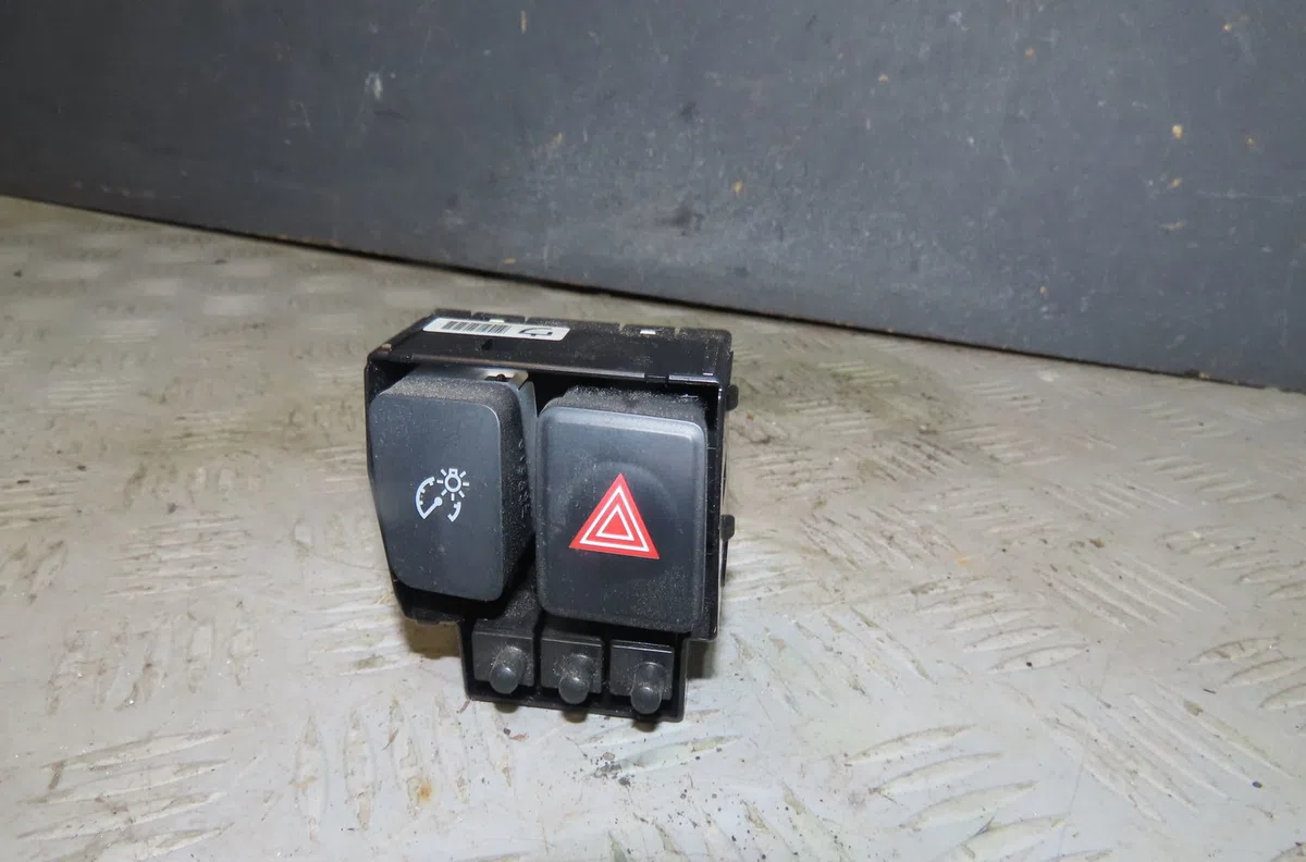 Bouton de warning Toyota PRIUS PLUS (_W4_) 1.8 hybrid (zvw40w, zvw41w) (2011) occasion