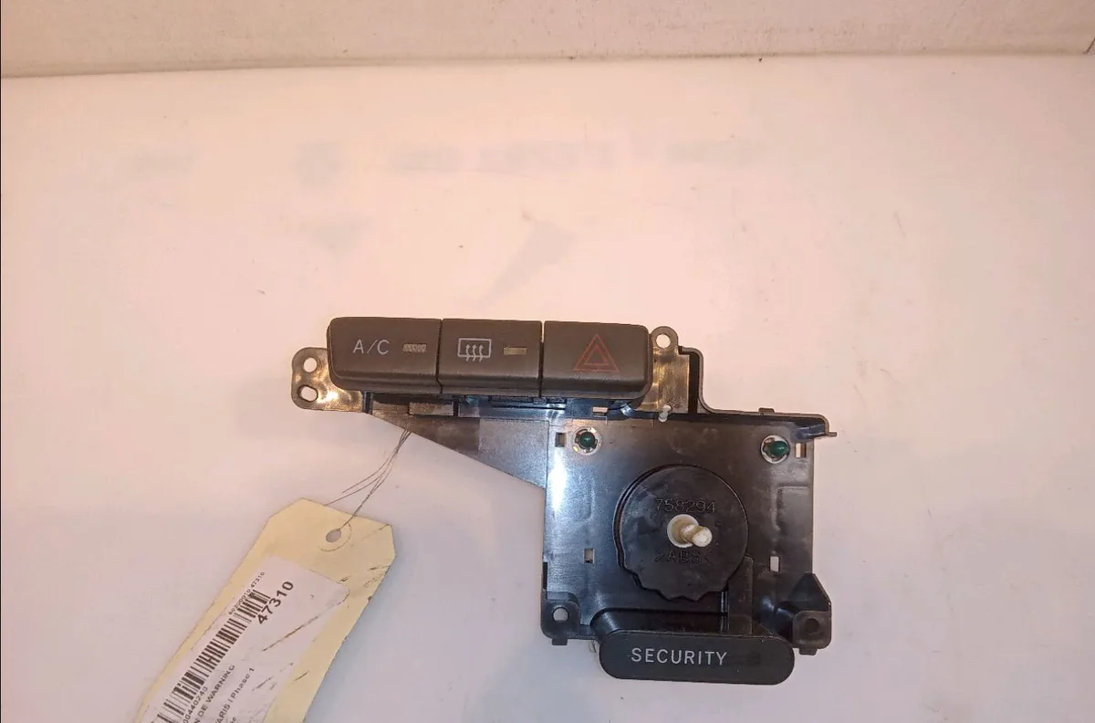 Bouton de warning Toyota YARIS (_P1_) 1.3 (scp12_, scp13_) (2002-2005) occasion