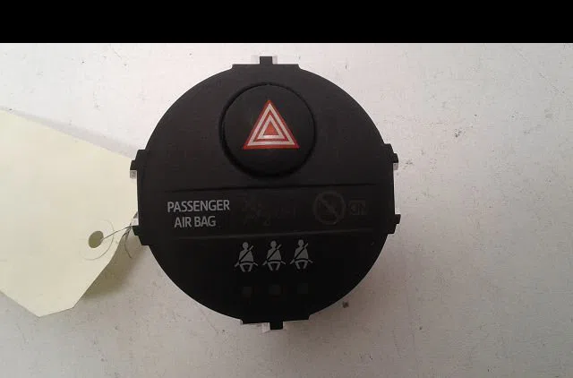 Bouton de warning Toyota YARIS (_P13_) 1.0 (ksp130_) (2010) occasion