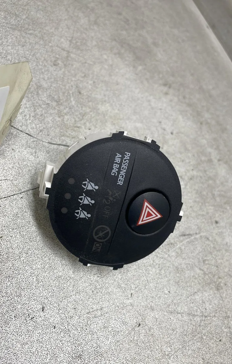 Bouton de warning Toyota YARIS (_P13_) 1.0 (ksp130_) (2010) occasion