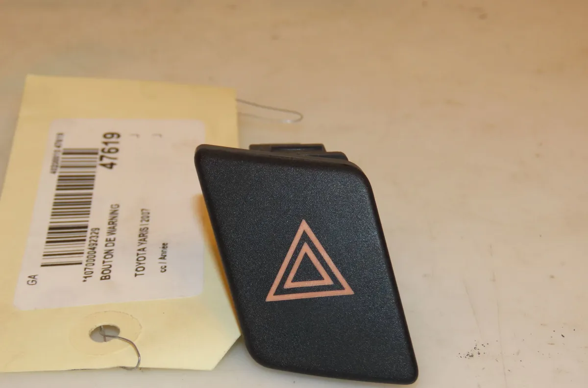 Bouton de warning Toyota YARIS (_P9_) 1.3 vvt-i (scp90_) (2005-2010) occasion