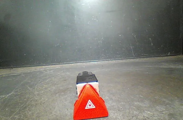 Bouton de warning Volkswagen CADDY III Monospace (2KB, 2KJ, 2CB, 2CJ) 1.9 tdi (2004-2010) occasion