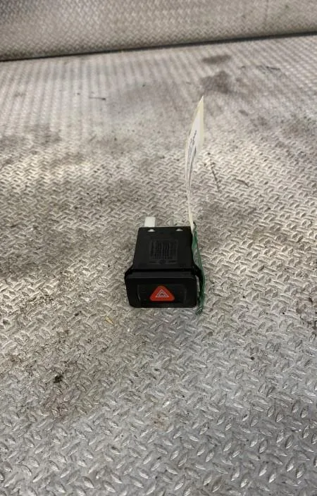 Bouton de warning VOLKSWAGEN GOLF 4  0 occasion