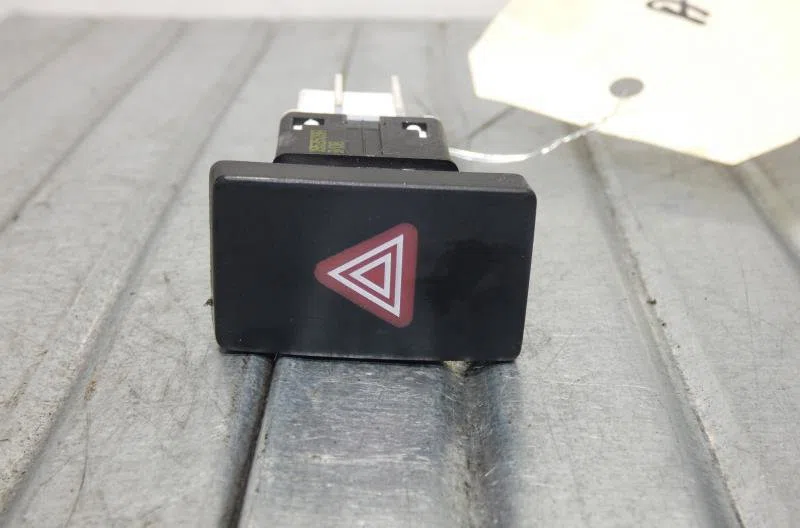 Bouton de warning VOLKSWAGEN GOLF 6 occasion — photo 2