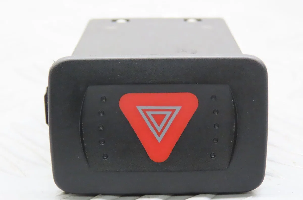 Bouton de warning Volkswagen GOLF IV (1J1) 1.9 tdi (1997-2004) occasion