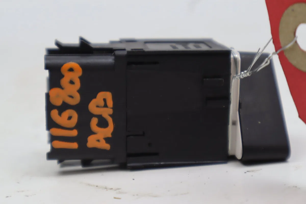 Bouton de warning Volkswagen GOLF PLUS V (5M1, 521) 1.6 tdi (2009-2013) 5 portes occasion — photo 2