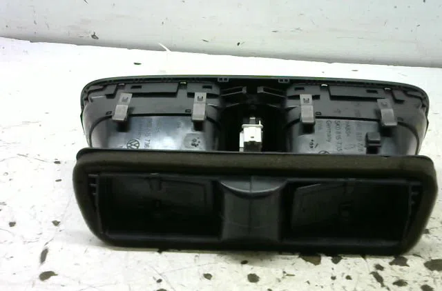 Bouton de warning Volkswagen GOLF VI (5K1) 2.0 tdi (2008-2013) 5 portes occasion — photo 2
