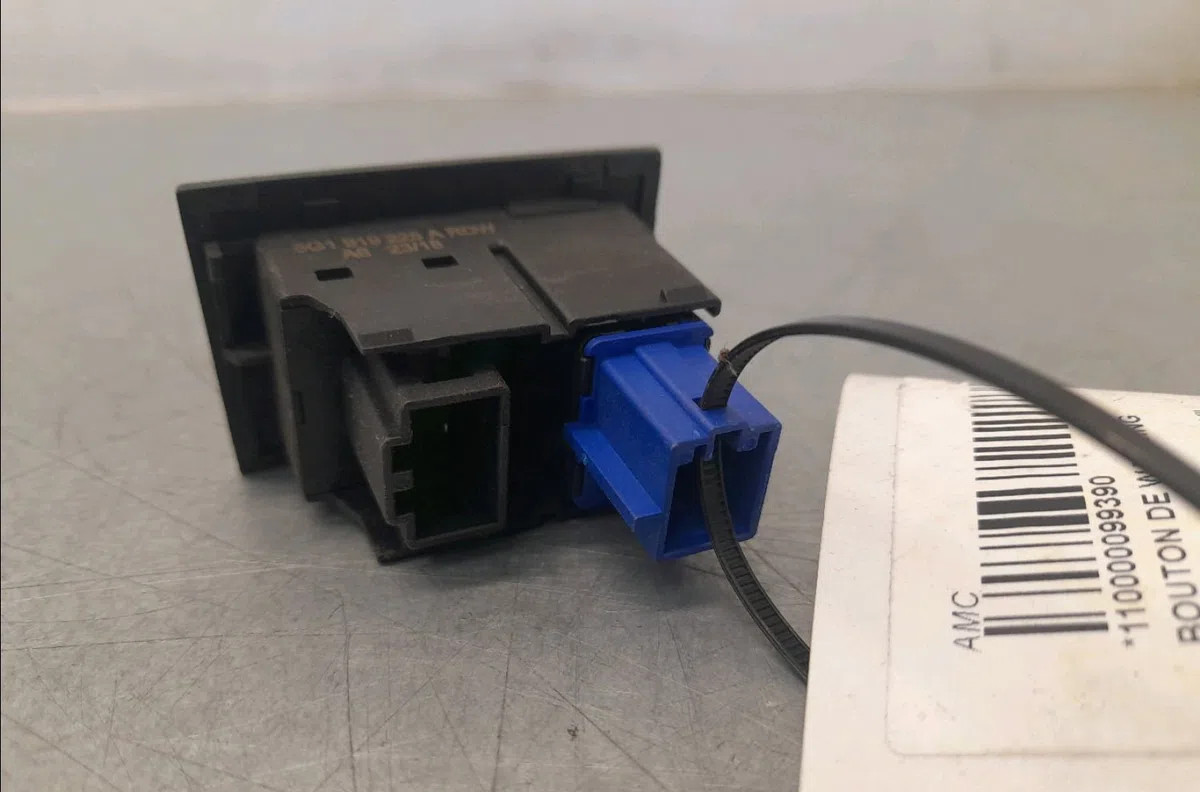Bouton de warning Volkswagen GOLF VII (5G1, BQ1, BE1, BE2) 1.0 tsi (2015-2020) occasion — photo 2
