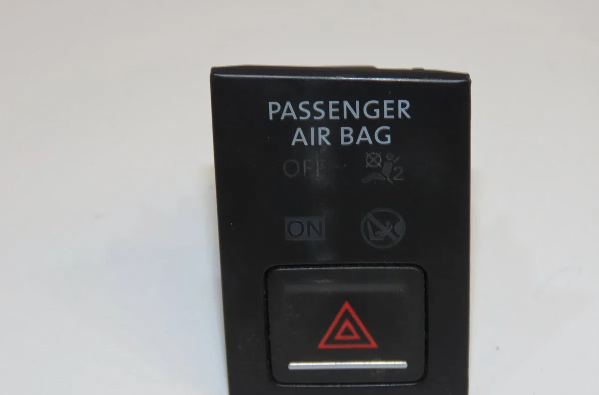 Bouton de warning Volkswagen GOLF VII (5G1, BQ1, BE1, BE2) 1.6 tdi (2012-2017) occasion