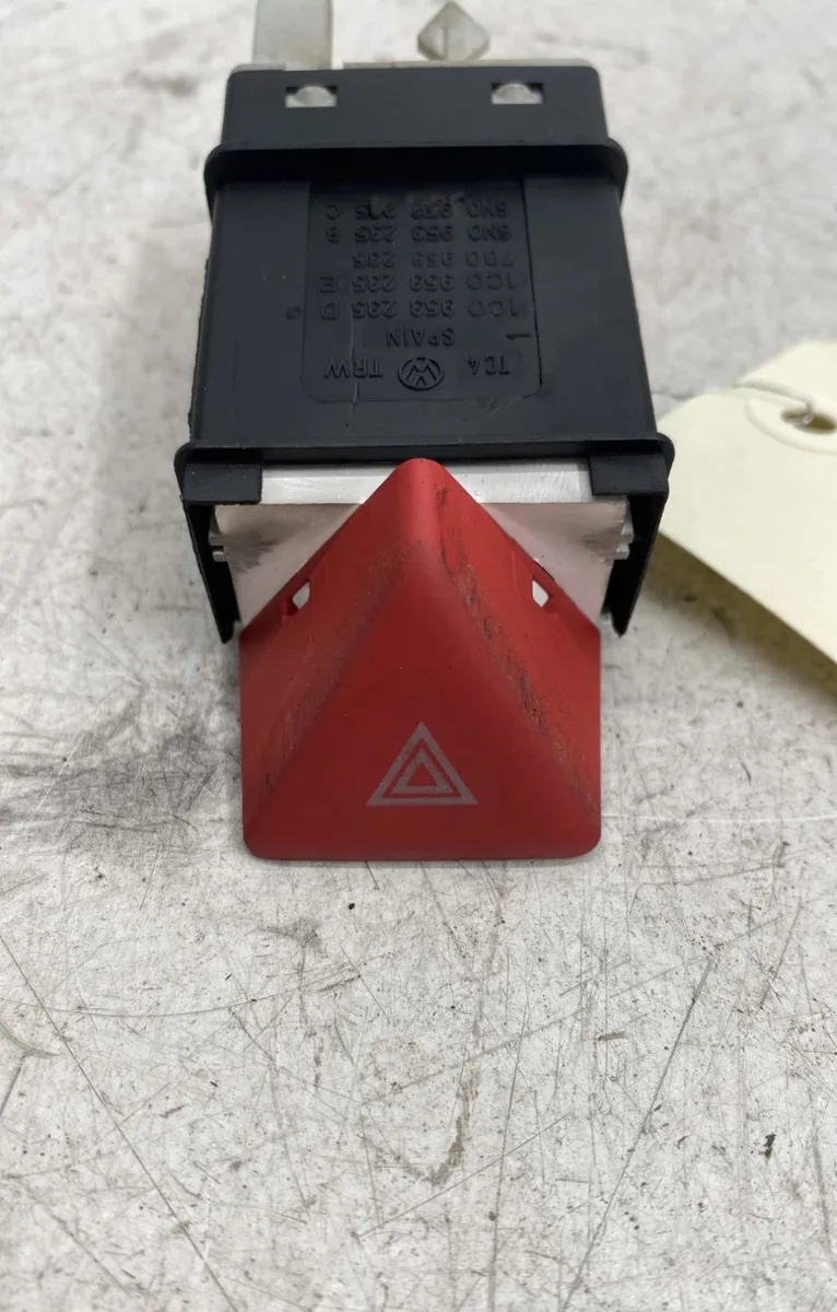 Bouton de warning Volkswagen NEW BEETLE Décapotable (1Y7) 1.6 (2003-2010) occasion