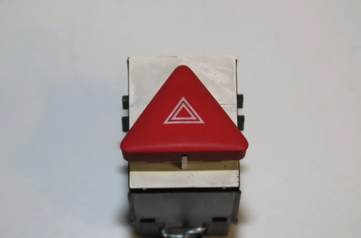 Bouton de warning Volkswagen PASSAT B6 (3C2) 1.9 tdi (2005-2010) 4 portes occasion