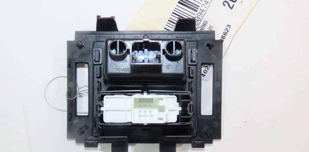 Bouton de warning Volkswagen PASSAT B8 (3G2, CB2) 1.6 tdi (2014) occasion — photo 2