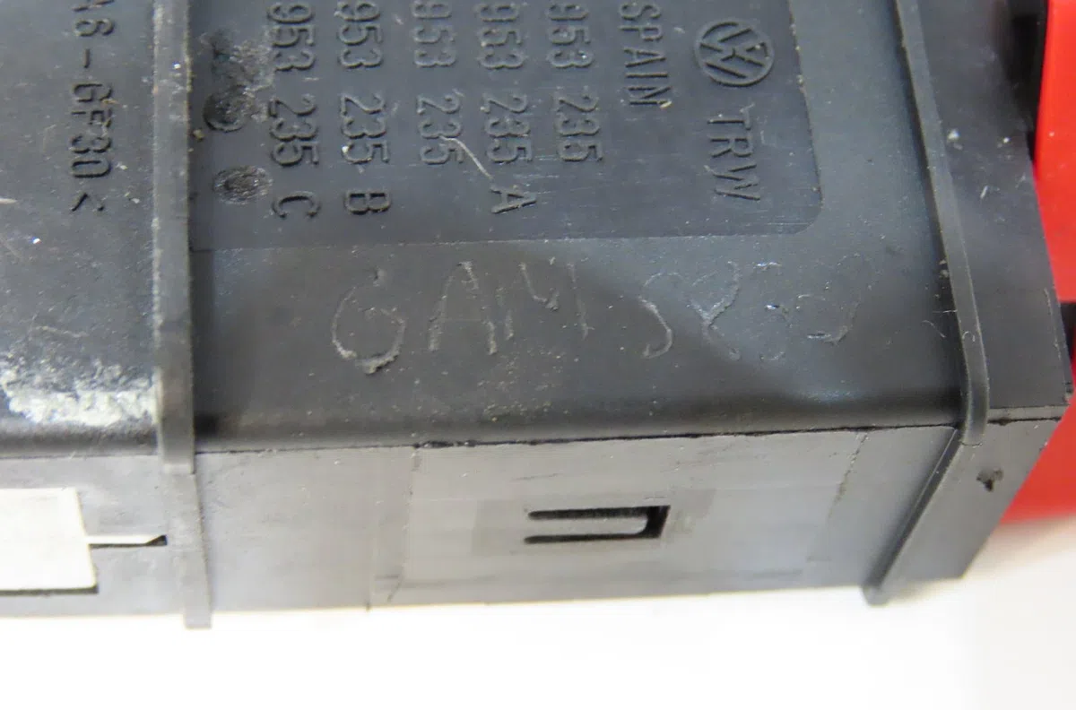 Bouton de warning Volkswagen POLO (6N2) 1.4 (1999-2001) 5 portes occasion — photo 2