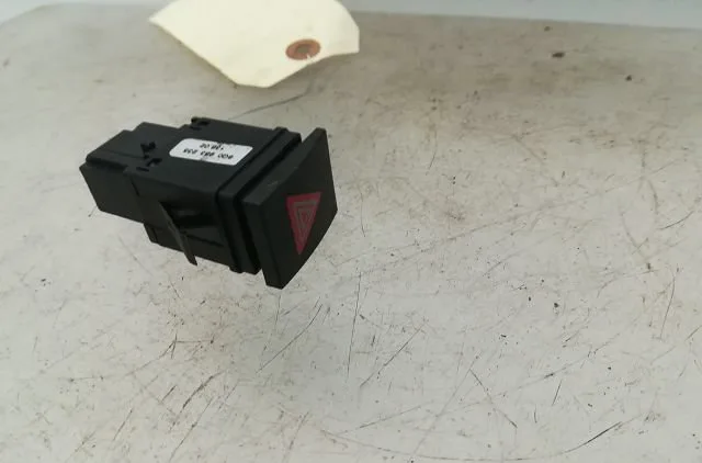 Bouton de warning Volkswagen POLO (9N_, 9A_) 1.9 sdi (2001-2009) occasion